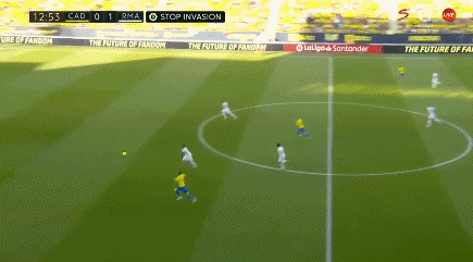 中超收官日半场实时形势：海港夺冠、梅州降级、法比奥金靴（中超收官半场战况：海港问鼎、梅州降级、法比奥加冕金靴）