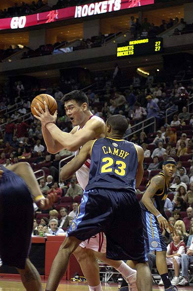 此前对阵拜仁时扭伤左膝，努诺-门德斯本周四恢复了训练（此前战拜仁左膝扭伤，努诺-门德斯已于周四复训）