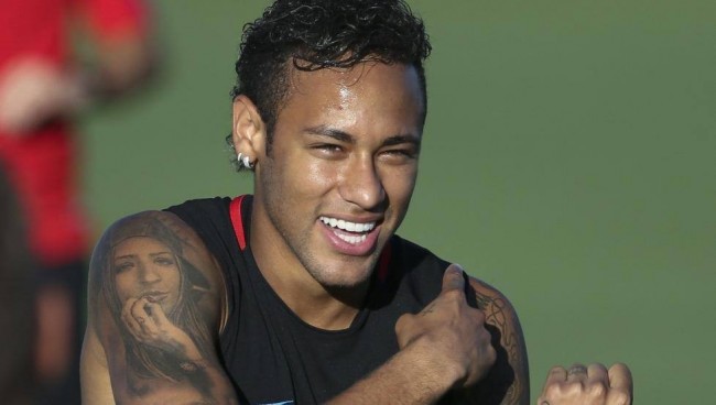 记者：邵佳一探班U22国足训练，与主帅安东尼奥相谈甚欢（记者：邵佳一探访U22国足训练营，与主帅安东尼奥畅聊甚欢）